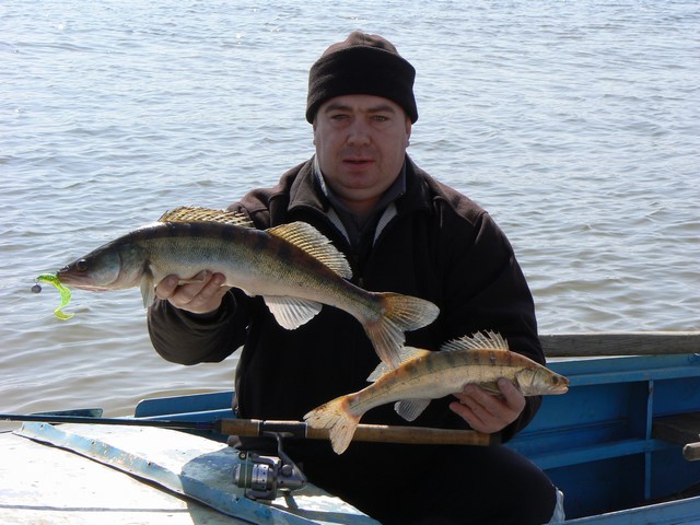 Нижняя Волга - весенняя рыбалка с лодки